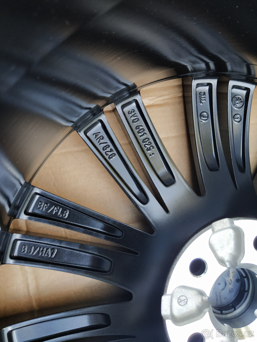 NOVÁ ALU ORIGINÁL ŠKODA SUPERB 3 R19 CANOPUS BLACK - 10