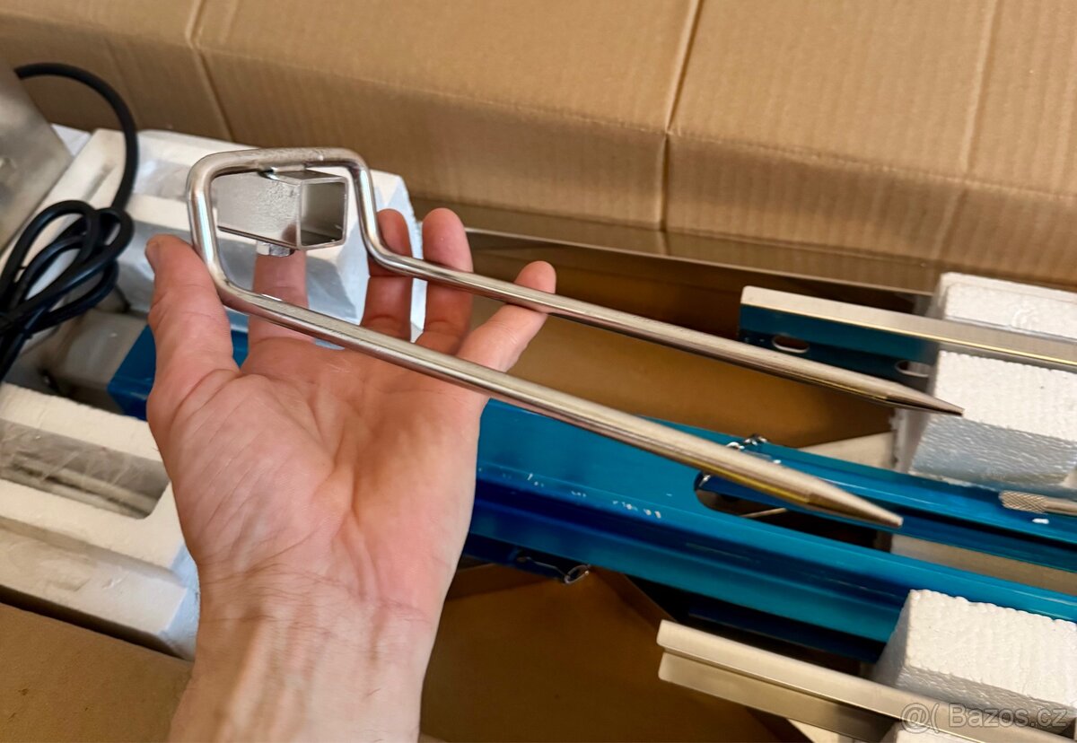 Rotační gril s motorem a stojanem - 10