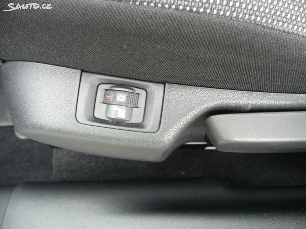 Citroen C3 1.2i Purotech Supreme po 1.majiteli - 10