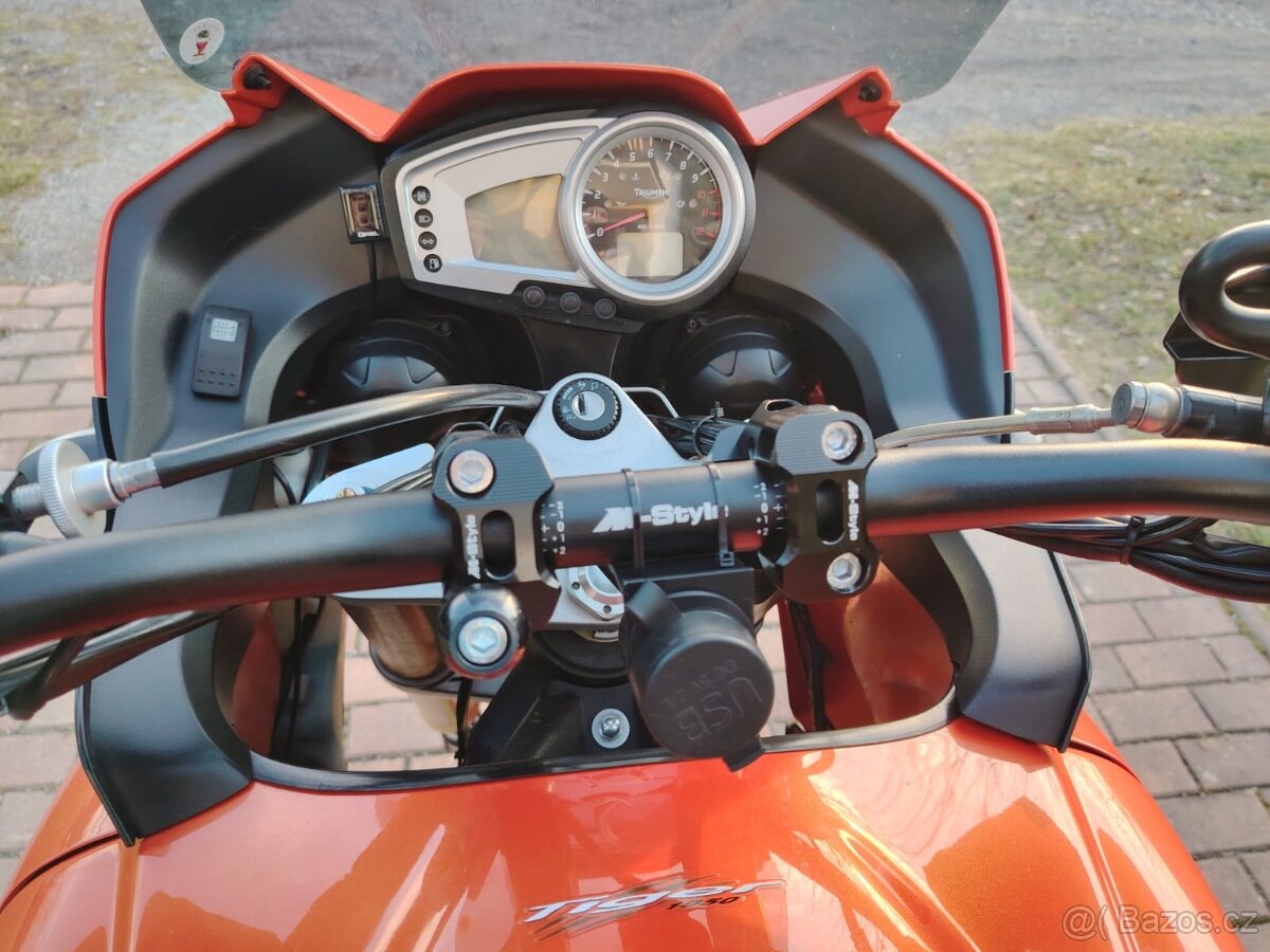 Triumph Tiger 1050 - 10