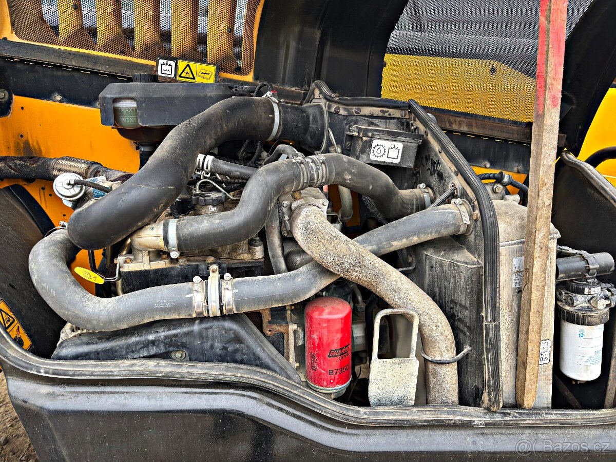 JCB 535-140 TELESKOPICKÝ NAKLADAČ - 10