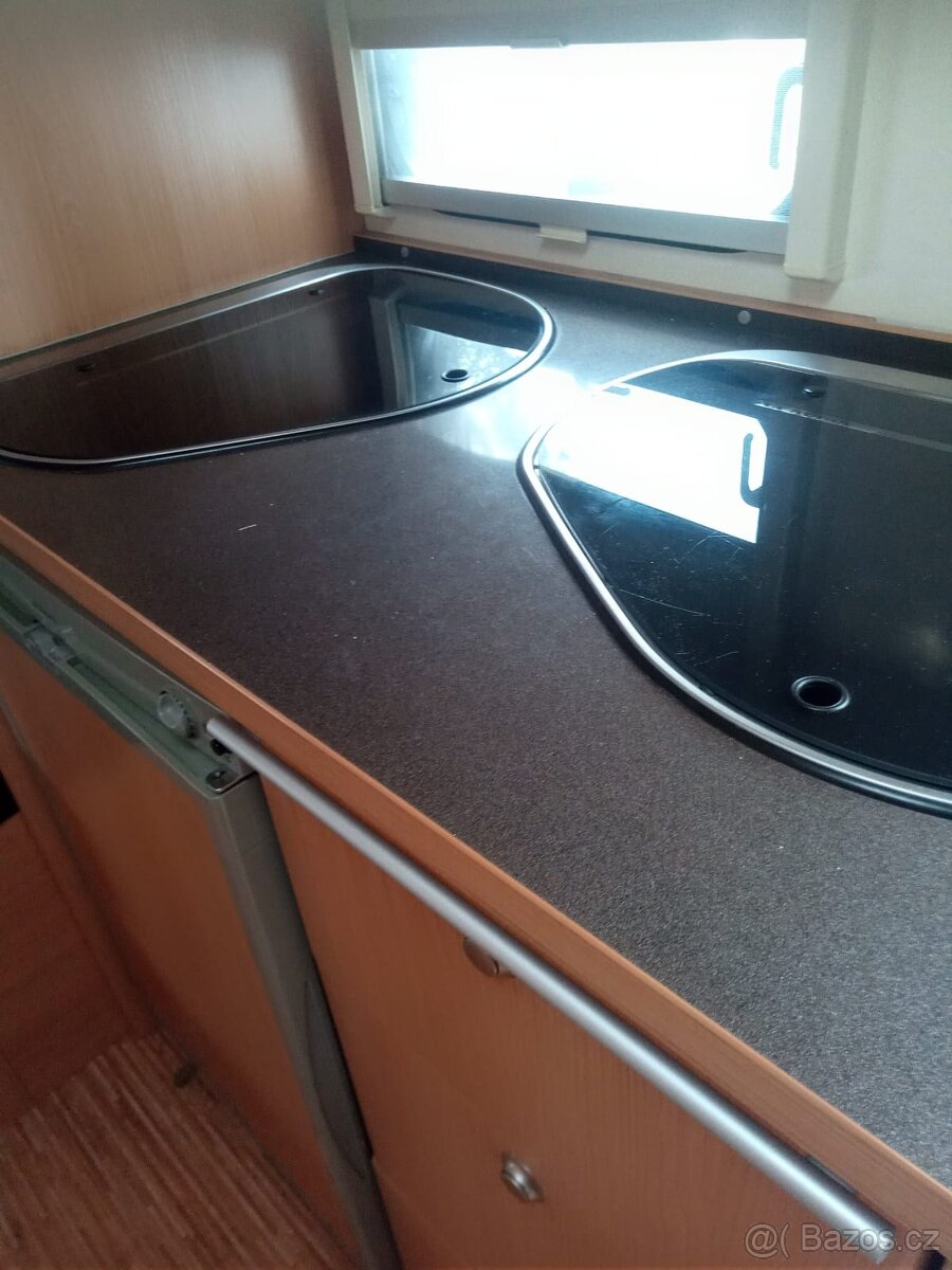 Prodám Adria ADORA karavan Rok výroby: 2010 Značka: ADRIA Ce - 10
