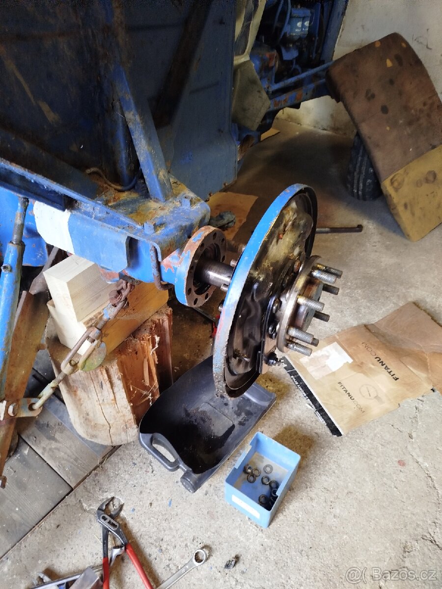 Traktor Ford 2000 39 HP - 10