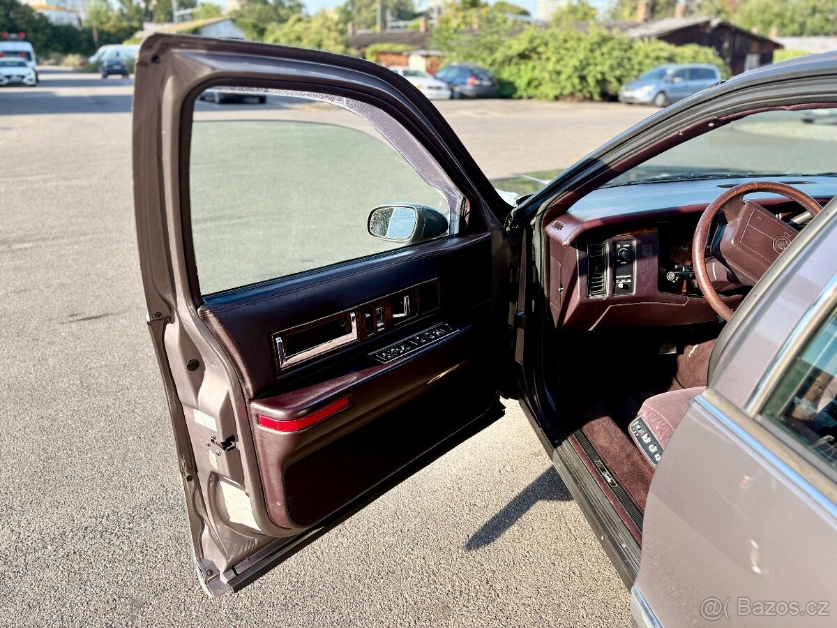 1993 Cadillac Fleetwood Brougham | 5.7 V8 - 10