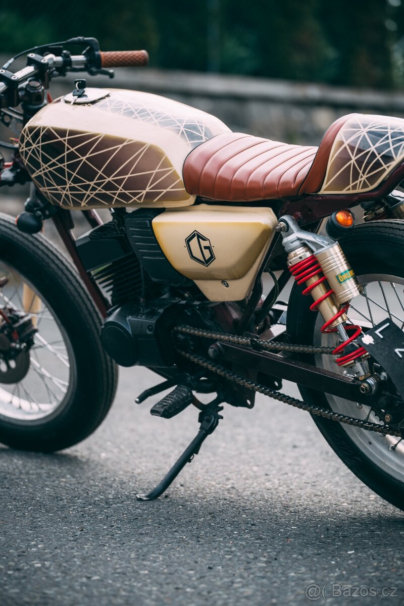 Motorka Suzuki TRS118 (café racer) - 10