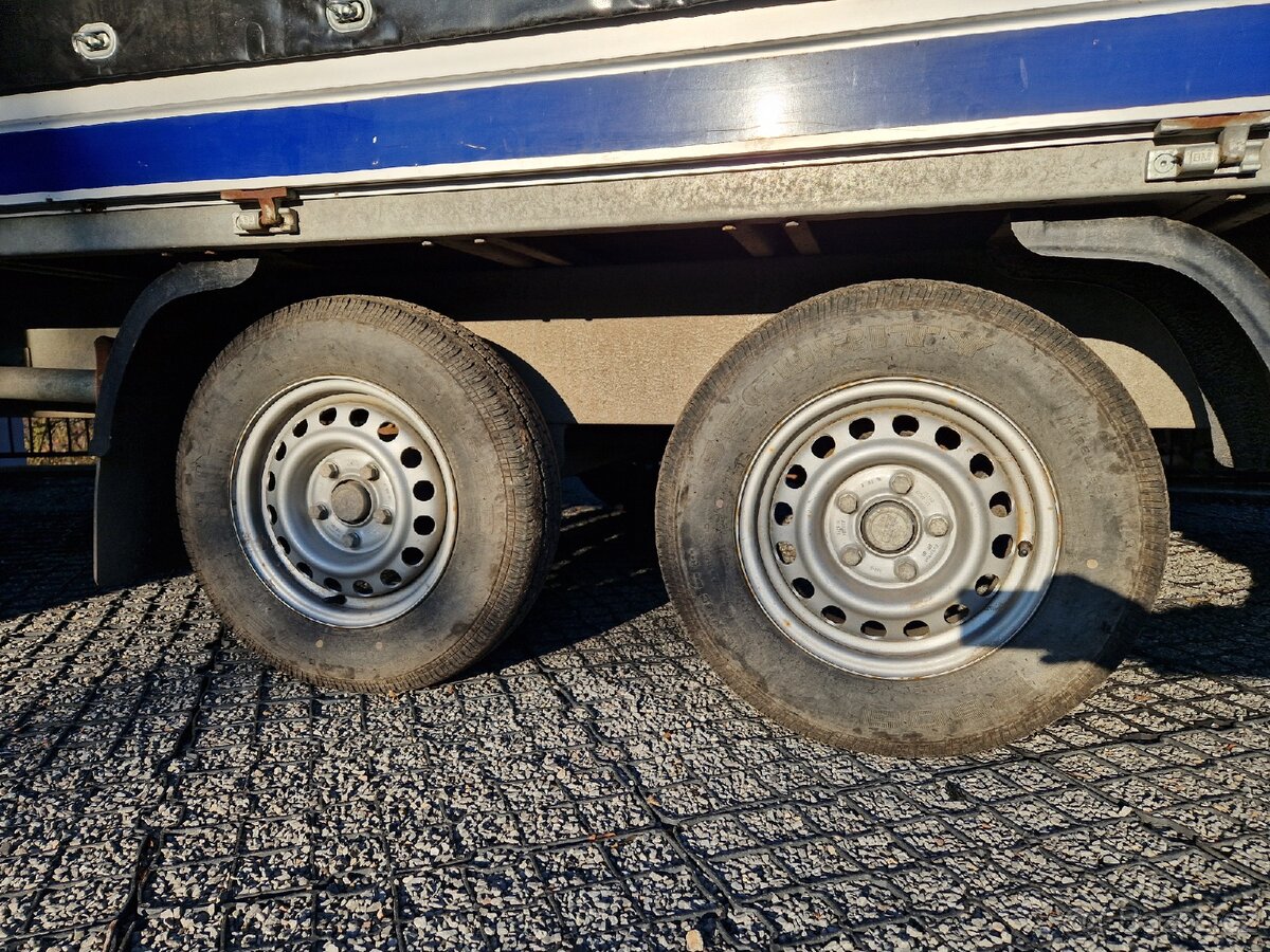 Vlek 2700kg s plachtou - 10