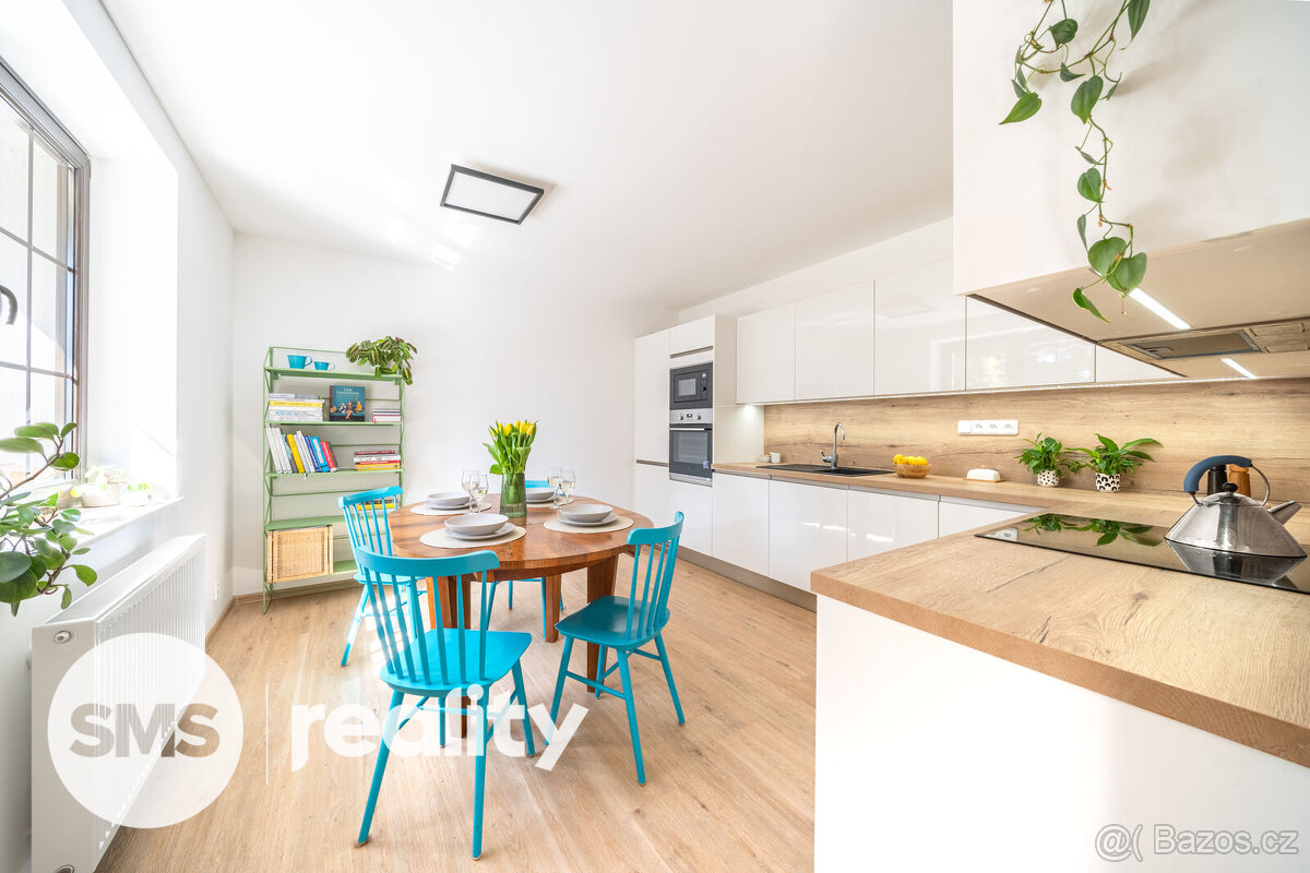 RD 4+1, 225 m2 (včetně garáže a terasy), pozemek 1061 - 10