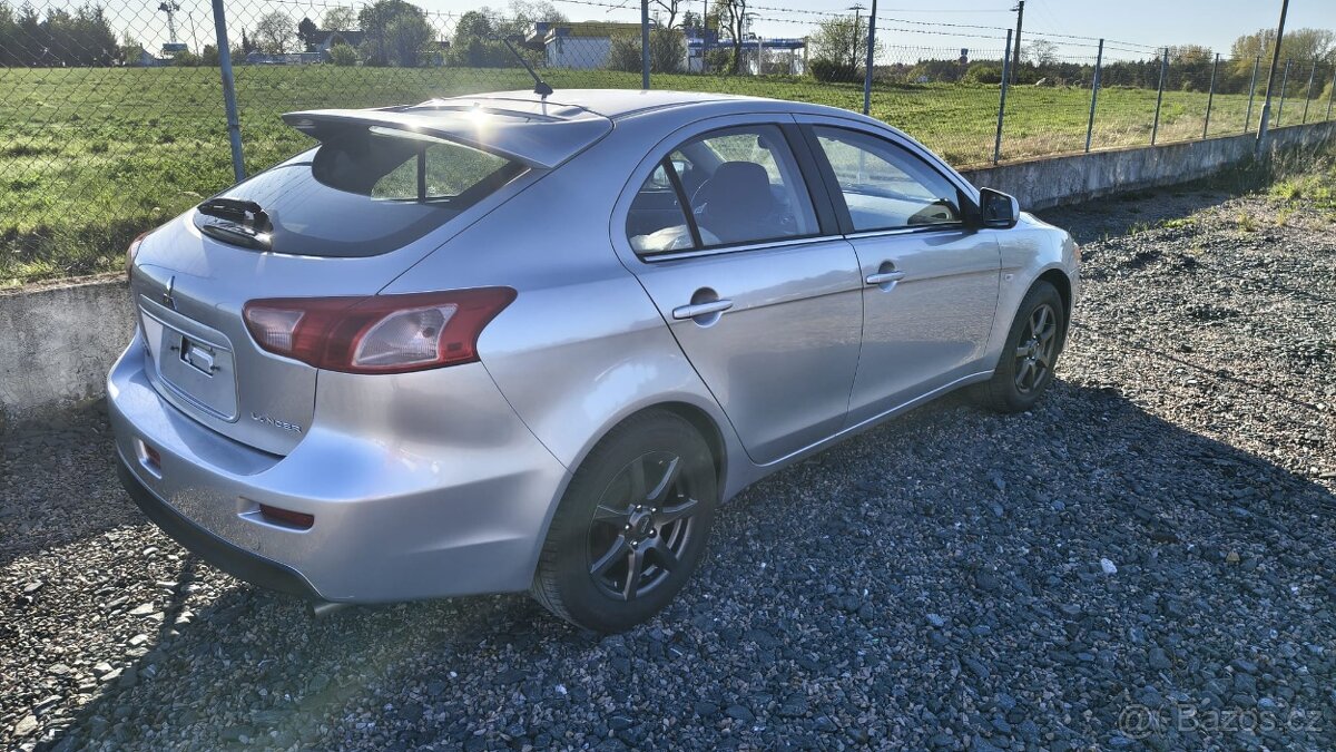 Mitsubishi Lancer 1.5 i ls - 10
