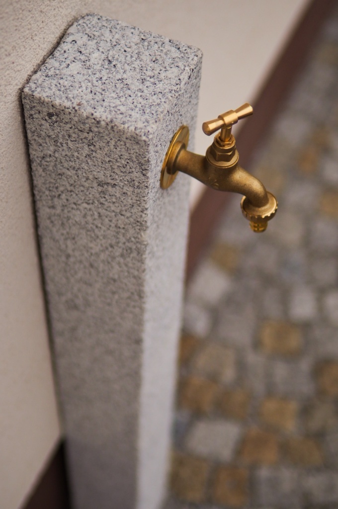 Vodovodní zahradní sloupek z přírodní žuly (granit) - 10