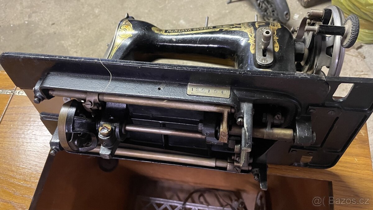 starý šicí stroj Minerva Bobbin - 10