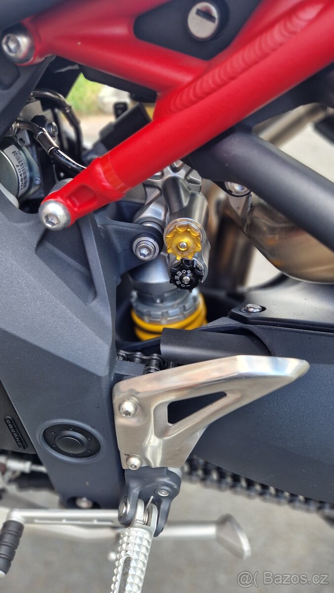 Triumph Speed Triple R - 10