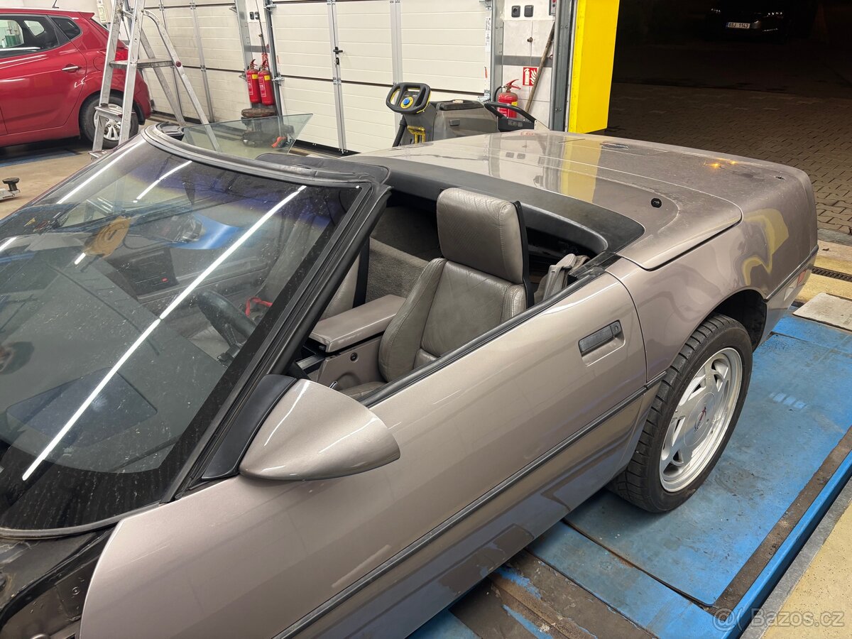 Chevrolet Corvette C4 cabrio - 10