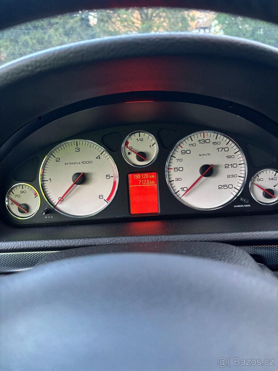 Peugeot 407 2.0 HDi Sedan - 10