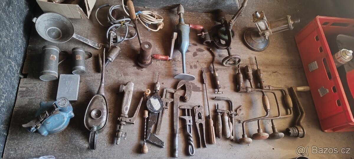 Staré nářadí, vrtačky a pod. - 10