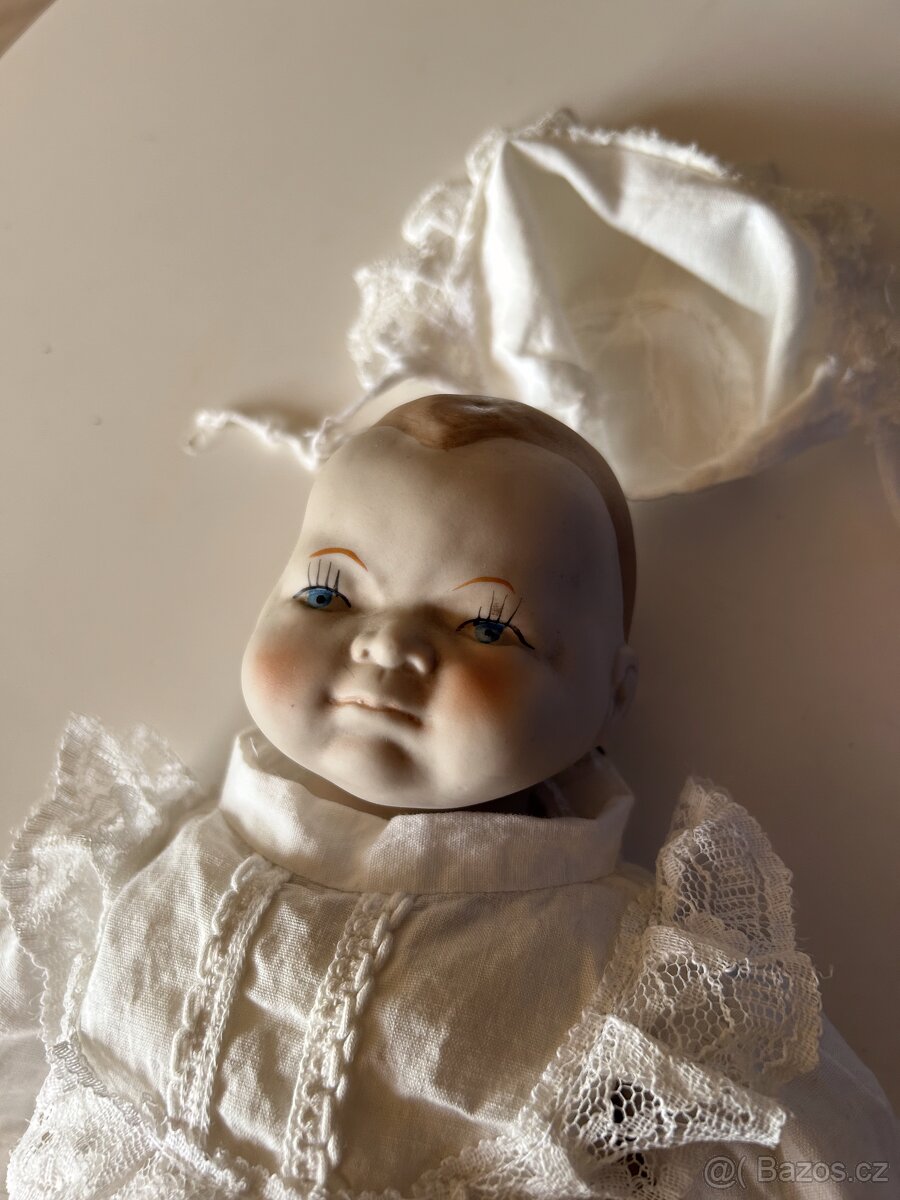 Panenka starožitná v kolebce - 10