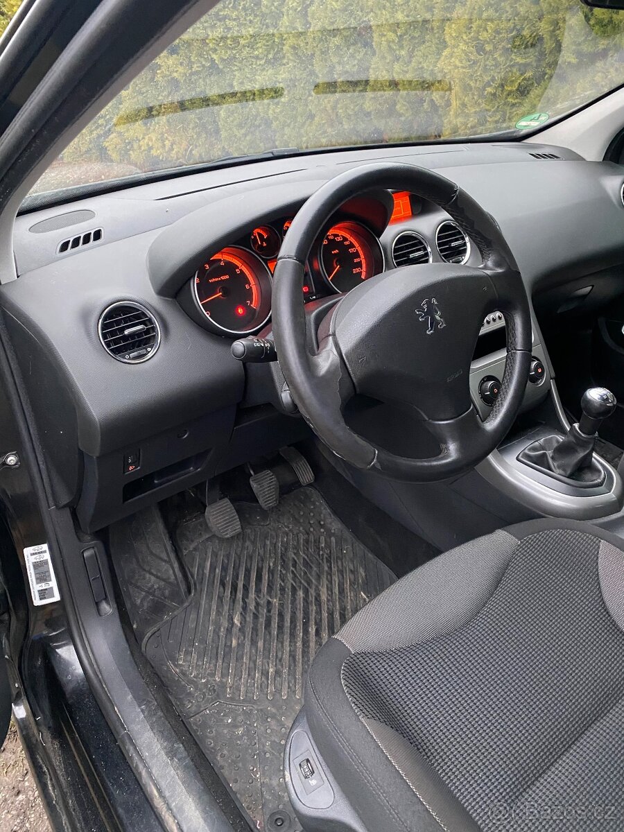 Peugeot 308 1.6i 110kw rok 2008 STK 05/26 v ČR jeden majitel - 10