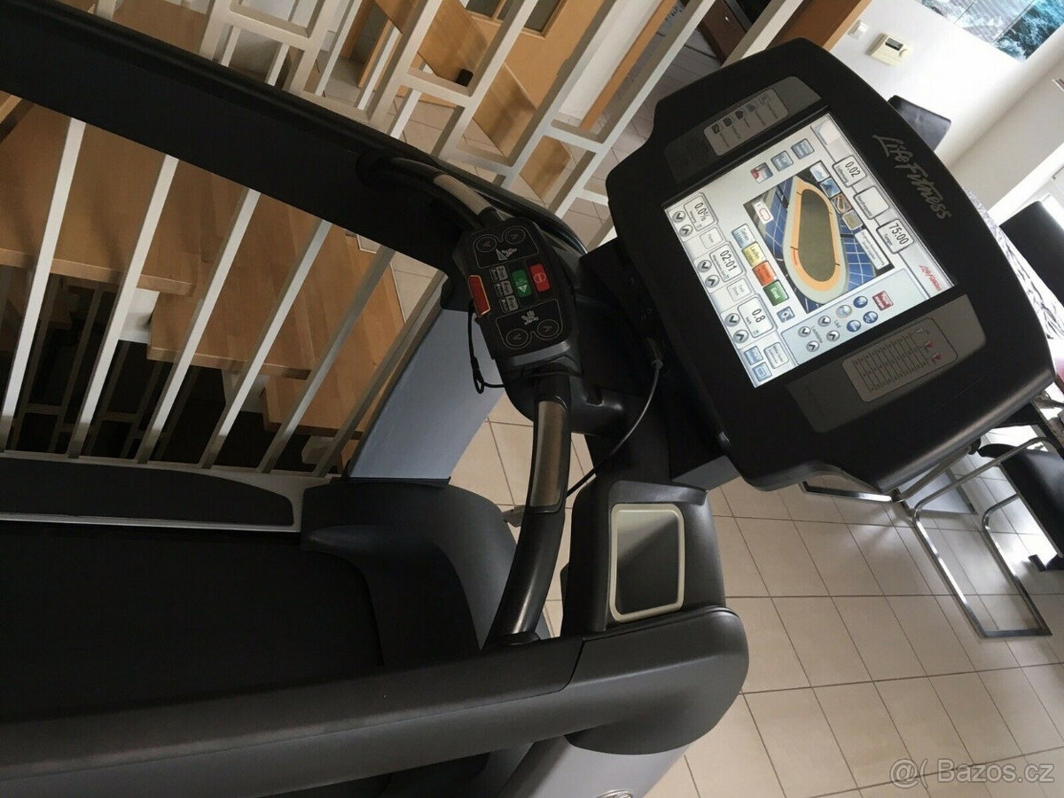 Běžecký pás Life Fitness Elevation Engage 95T - 10