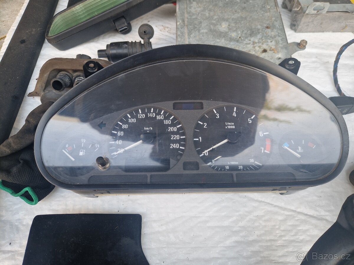 BMW e36 mix dílů z 328i 1995 - 10