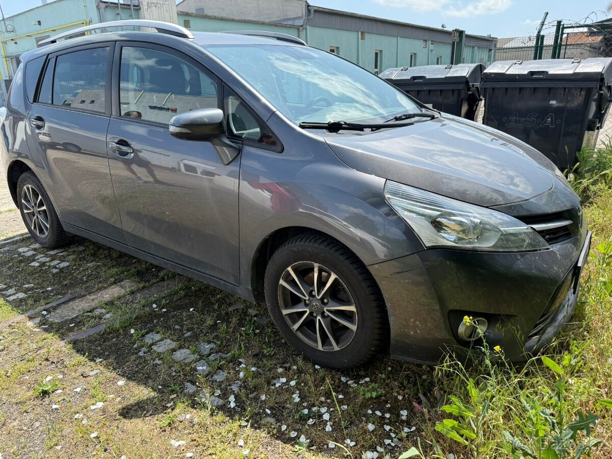 Toyota Verso r.v. 2015 - 10
