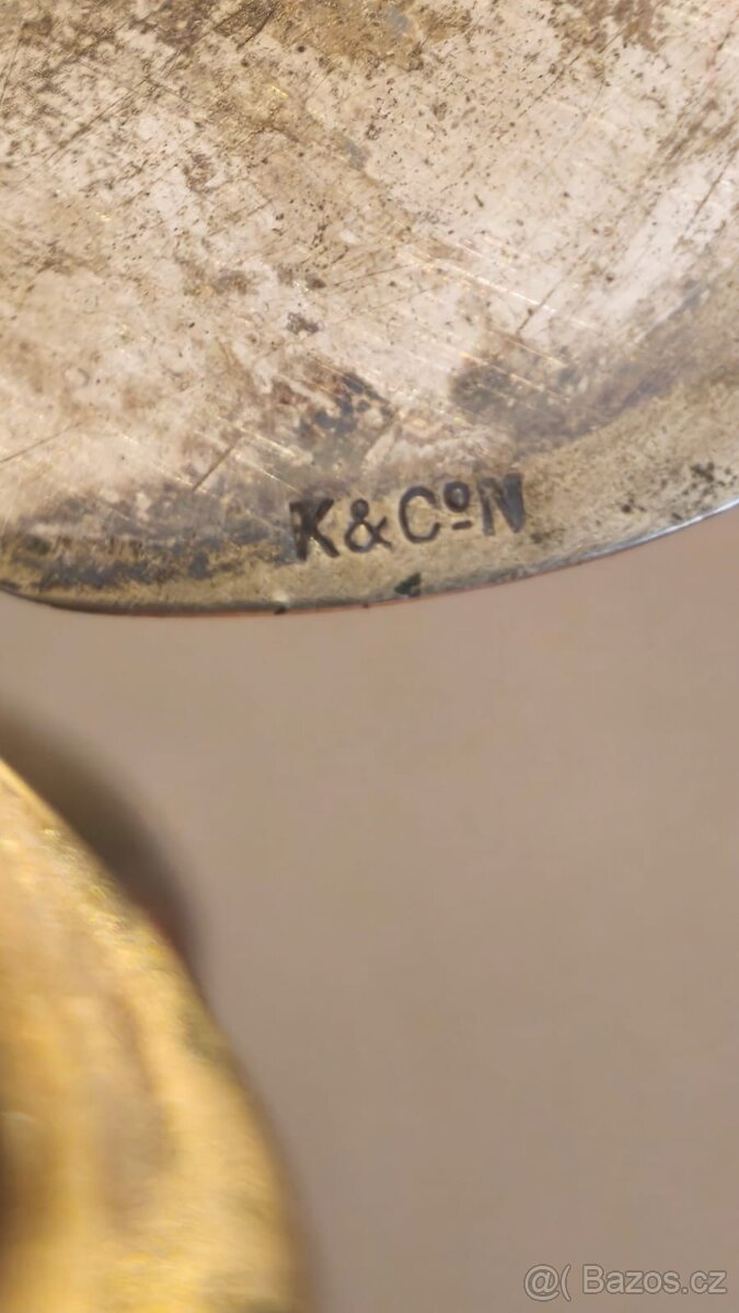 skleněná karafa s kovovým víkem - 10