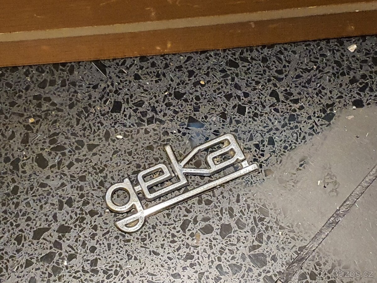 retro šicí stroj 1960 socializmus - 10