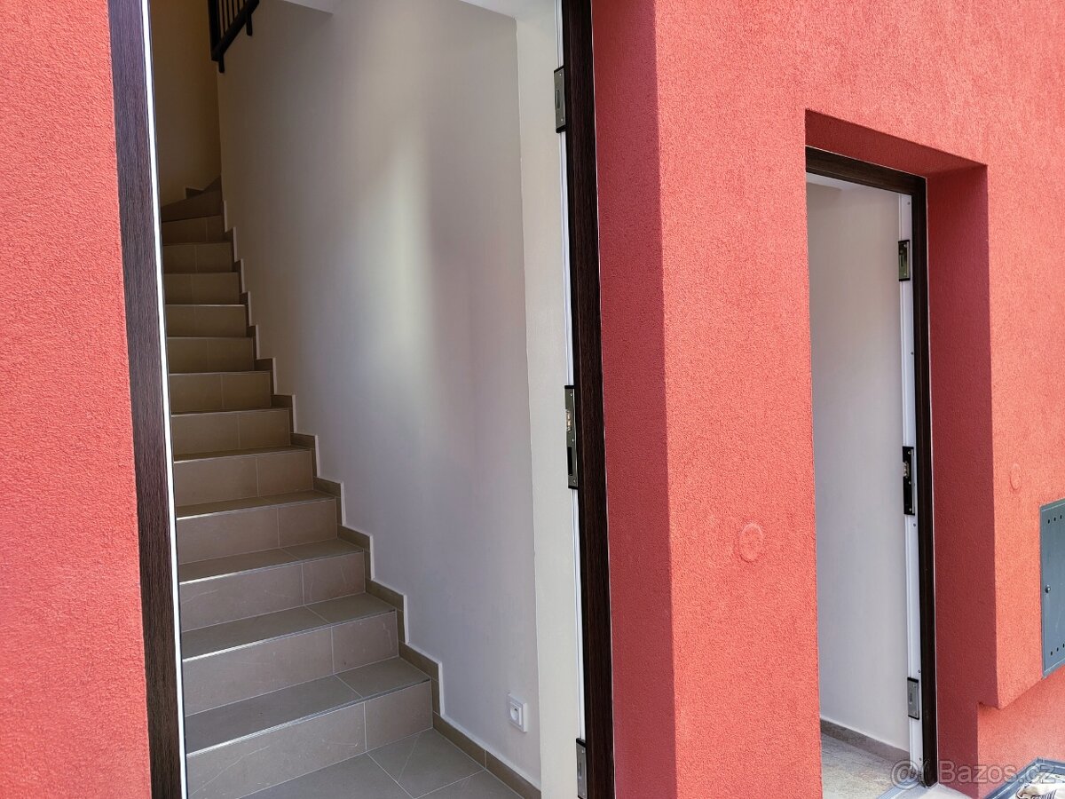 Majitel nabízí k dlouhodobému pronájmu dva nové byty 3+kk v - 10