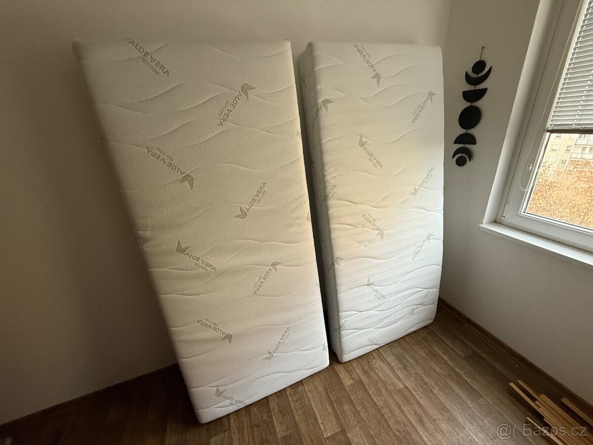 LED postel - půl roku stará - 10