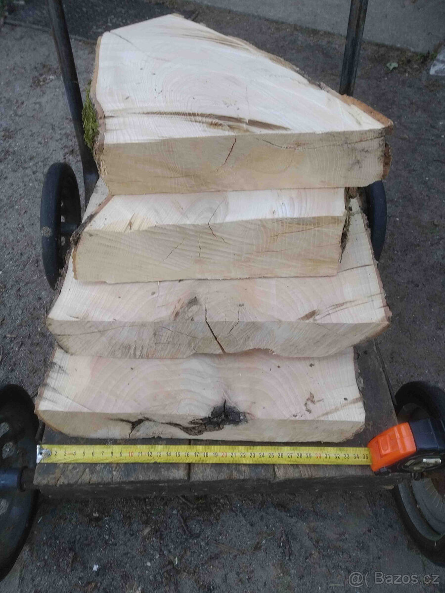 jasanové desky z rozvidlení kmenu, vhodné na mísy, síla 6cm - 10