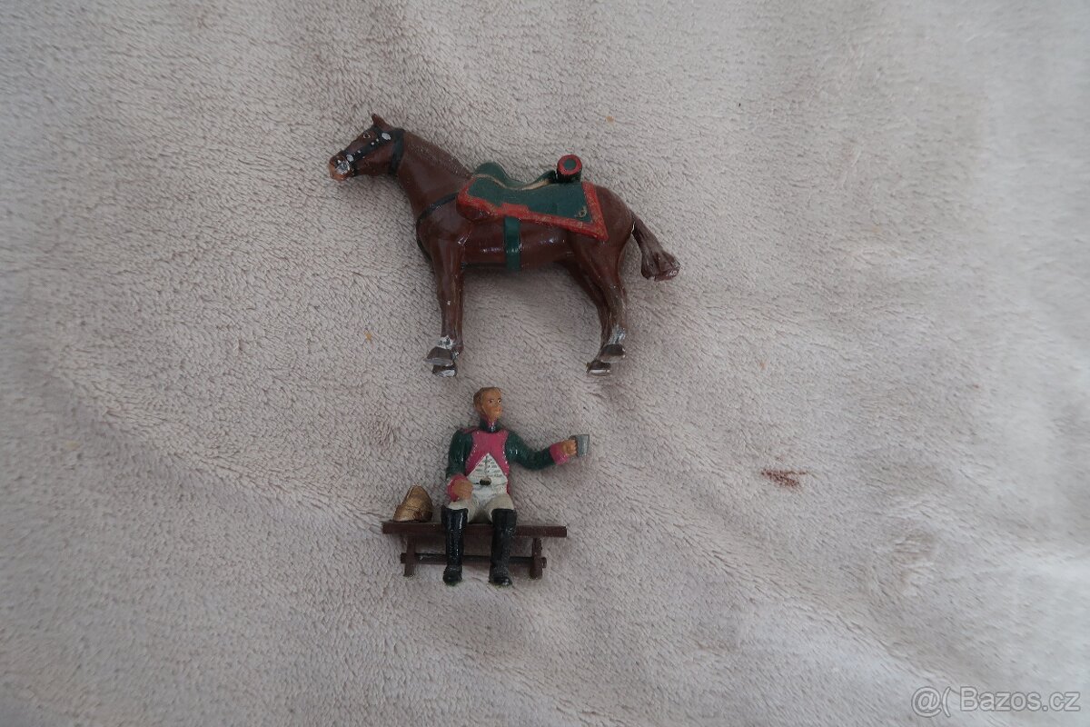 cínoví vojáčci a další figurky - 10