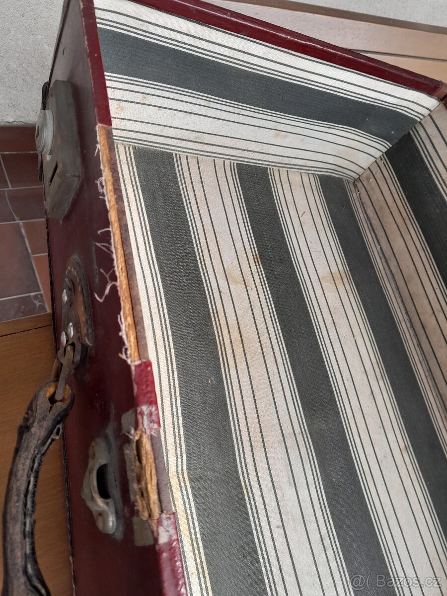 STAROŽITNÝ KOŽENÝ KUFR - 10