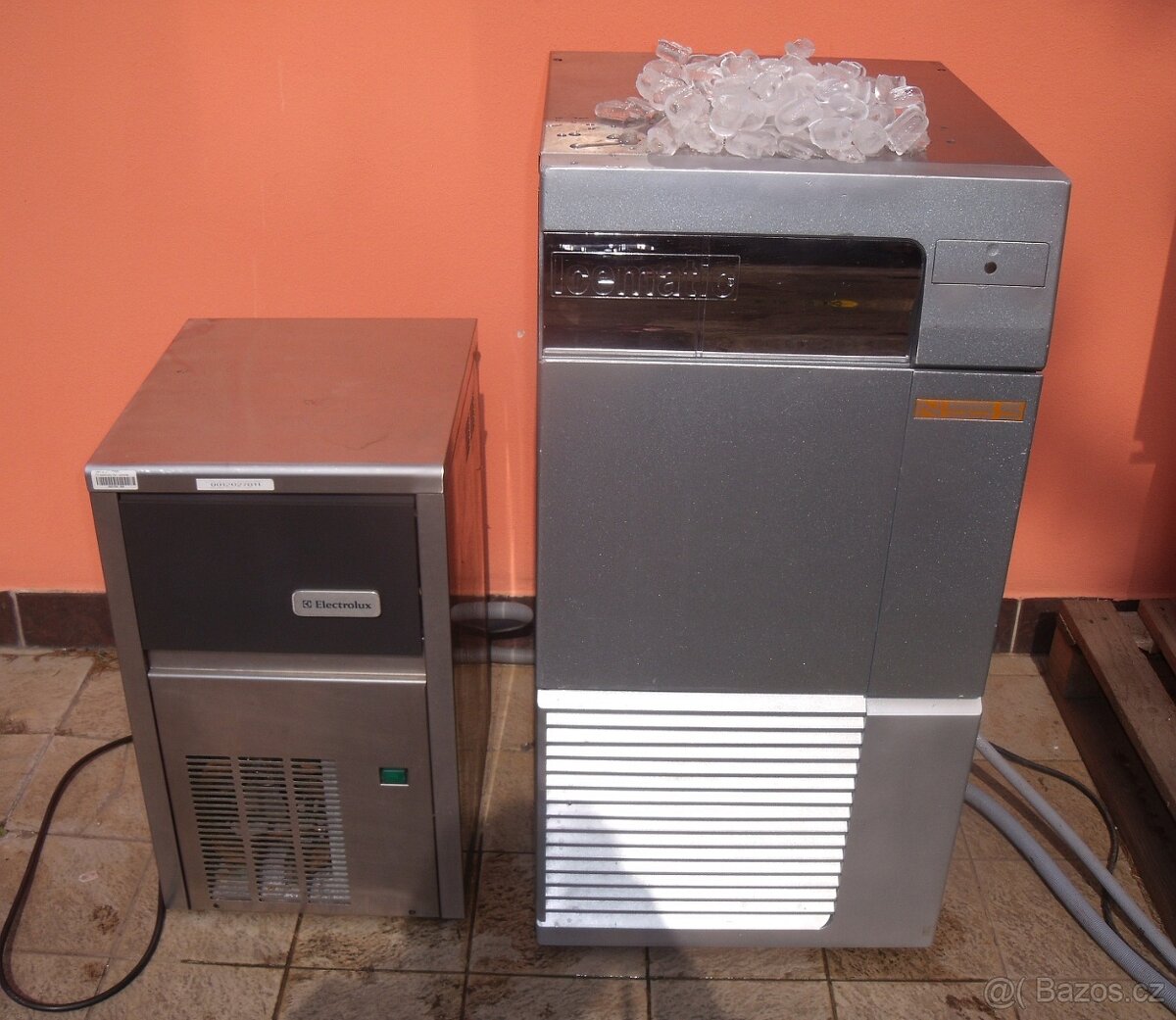 Výrobník ledu. Výrobník ledové tříště - drtě = drinky. - 10