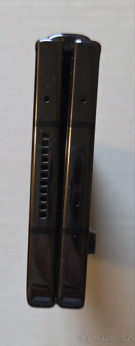 Samsung Galaxy Z Fold 4 poškozený - 10