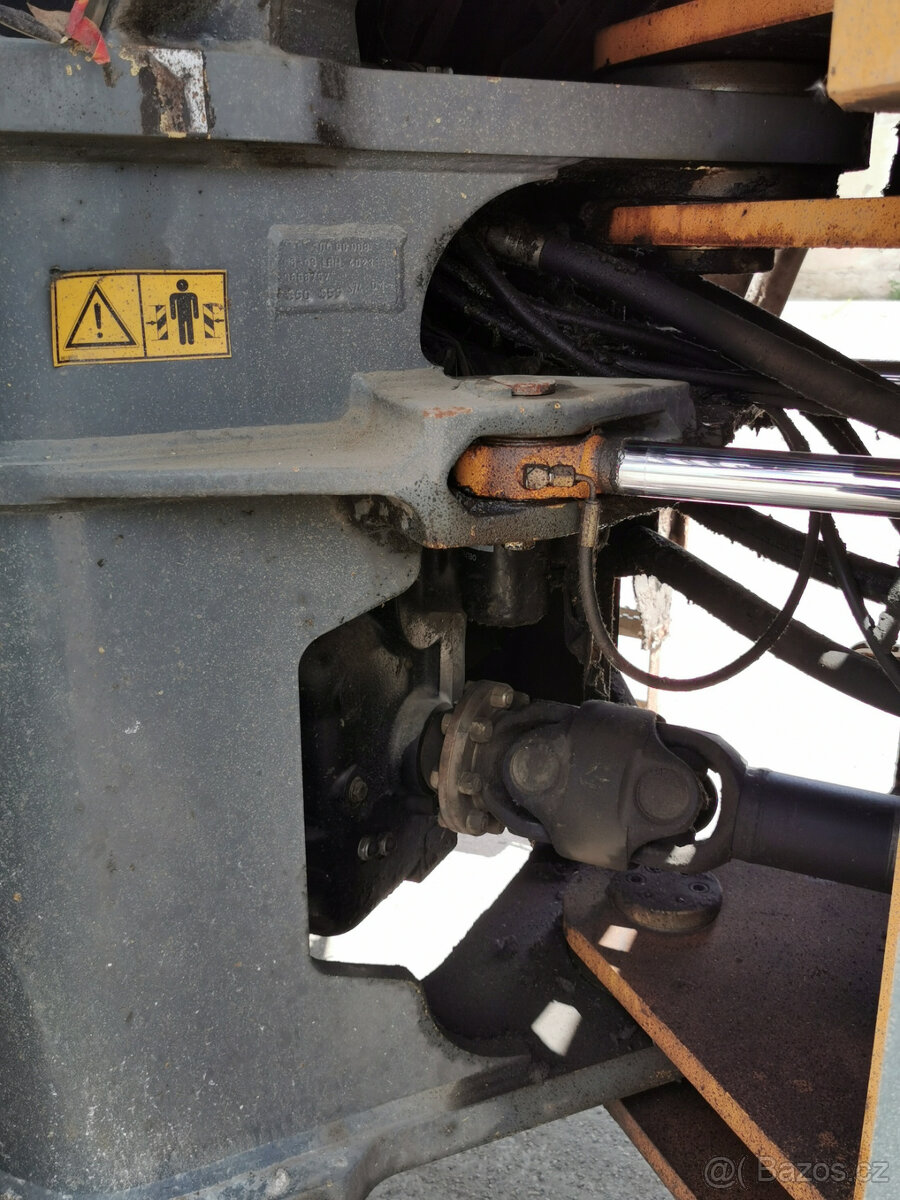 Prodám kolový nakladač LIEBHERR L564 - 10