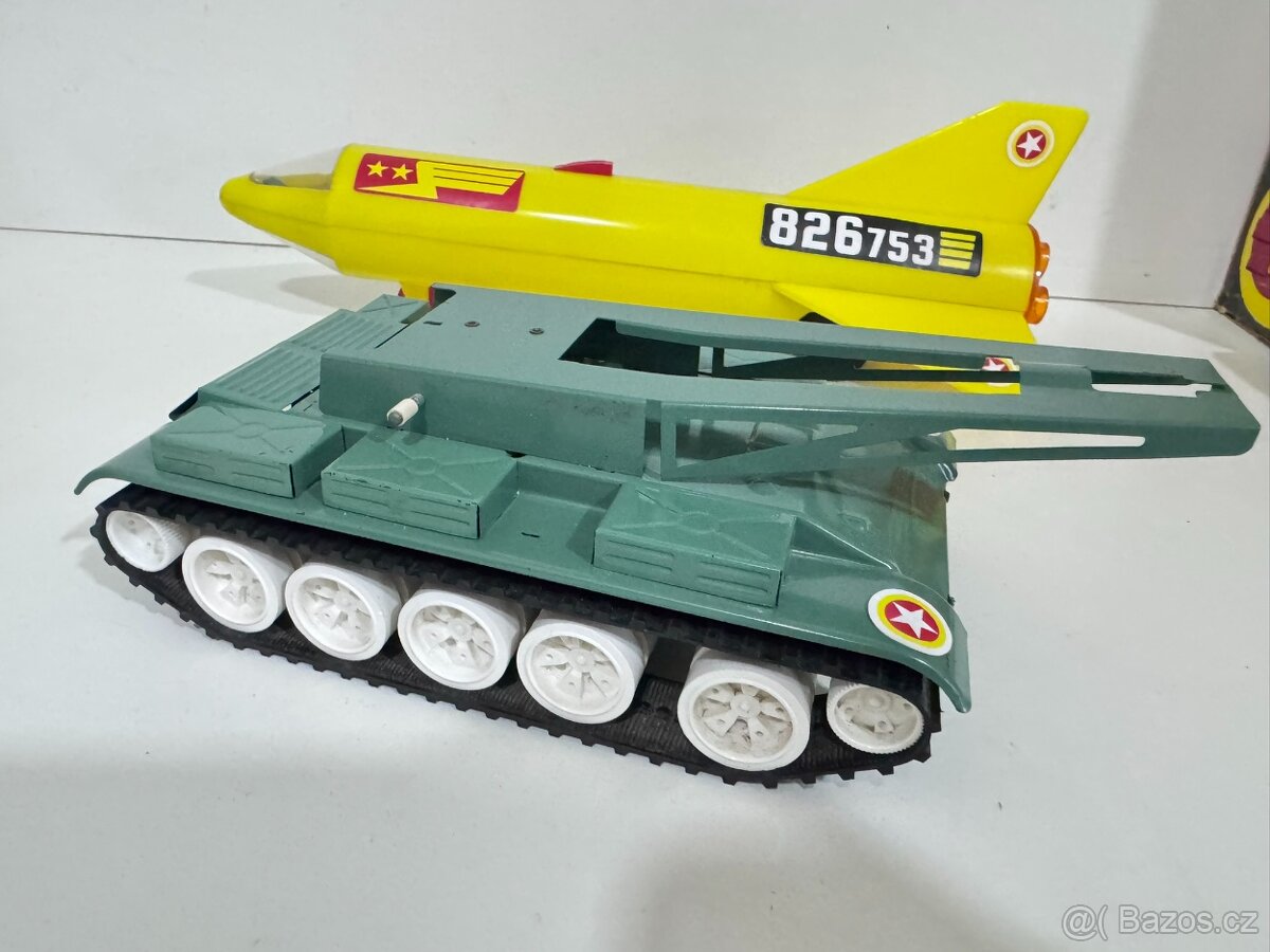 ITES - stará hračka - RAKETONOSIČ S RAKETOU - 10