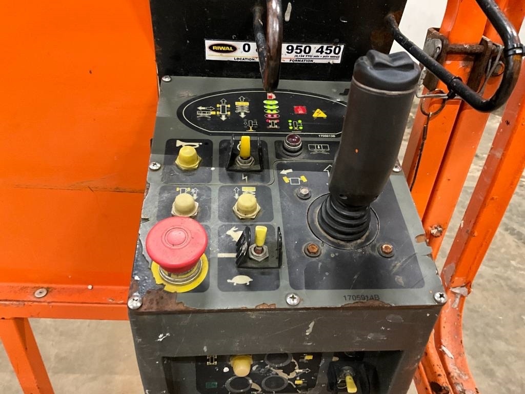 Nůžková terénní plošina JLG 3394 RT - 10