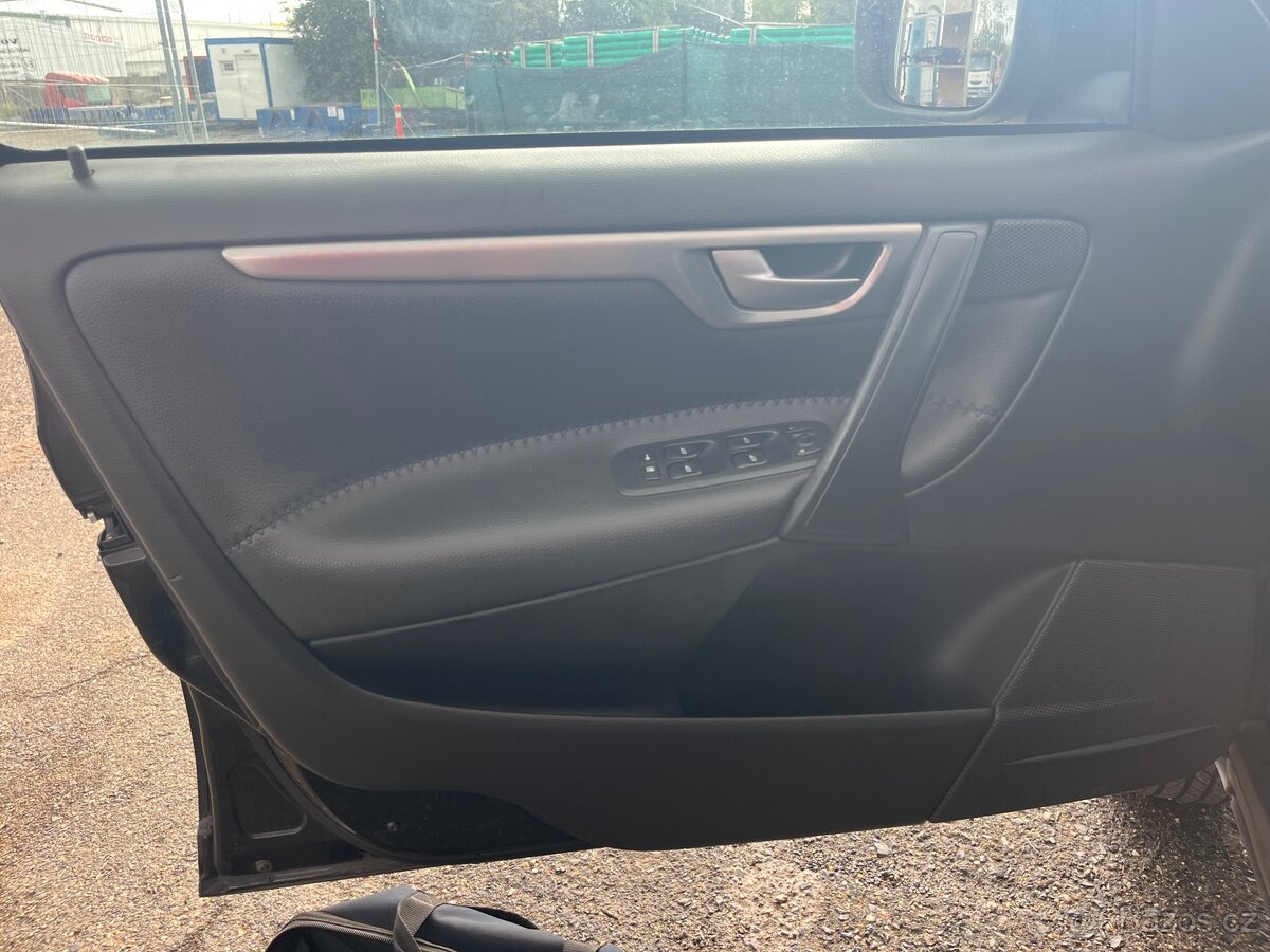 Volvo XC70 AWD 2.4 D5 - díly z vozu - 10