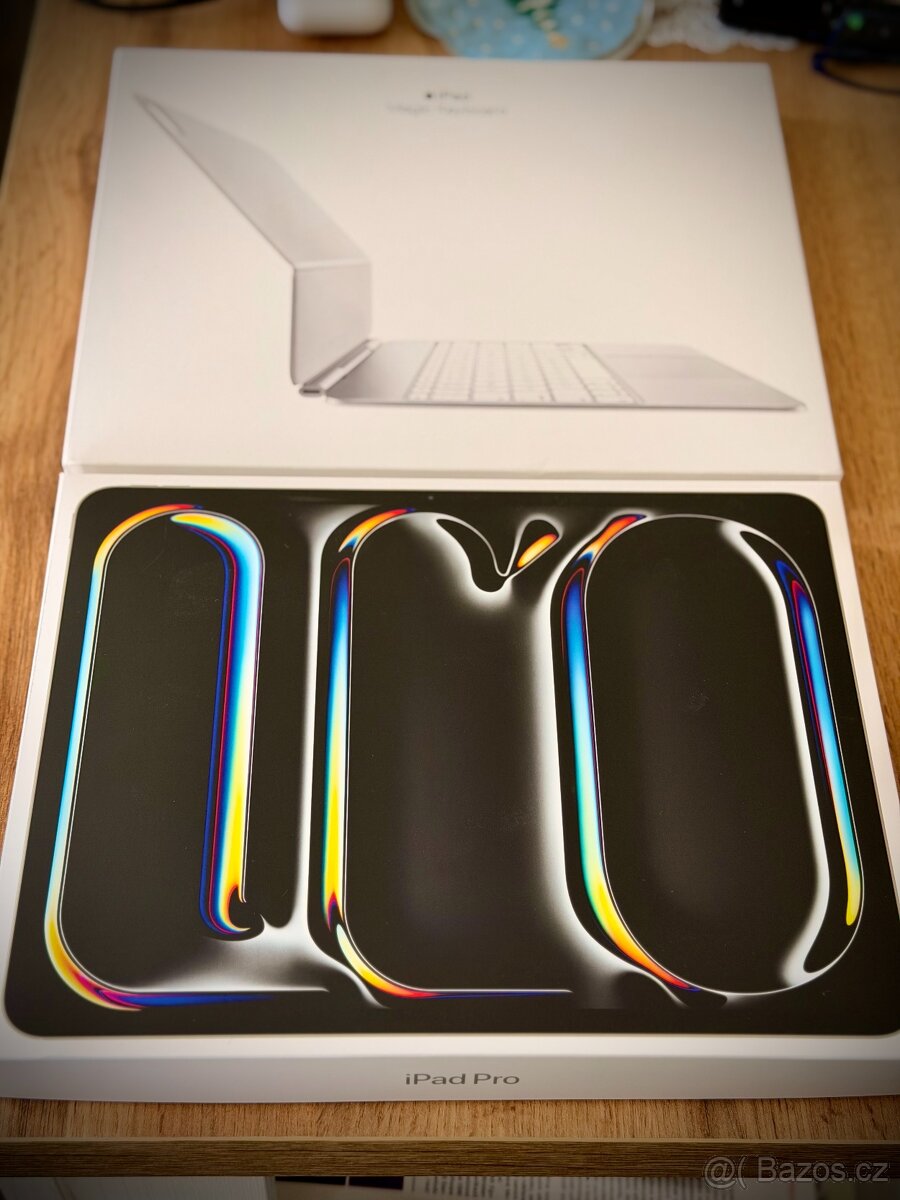 iPad Pro 13" M4 + Magic Keyboard, bílá CZ - 10