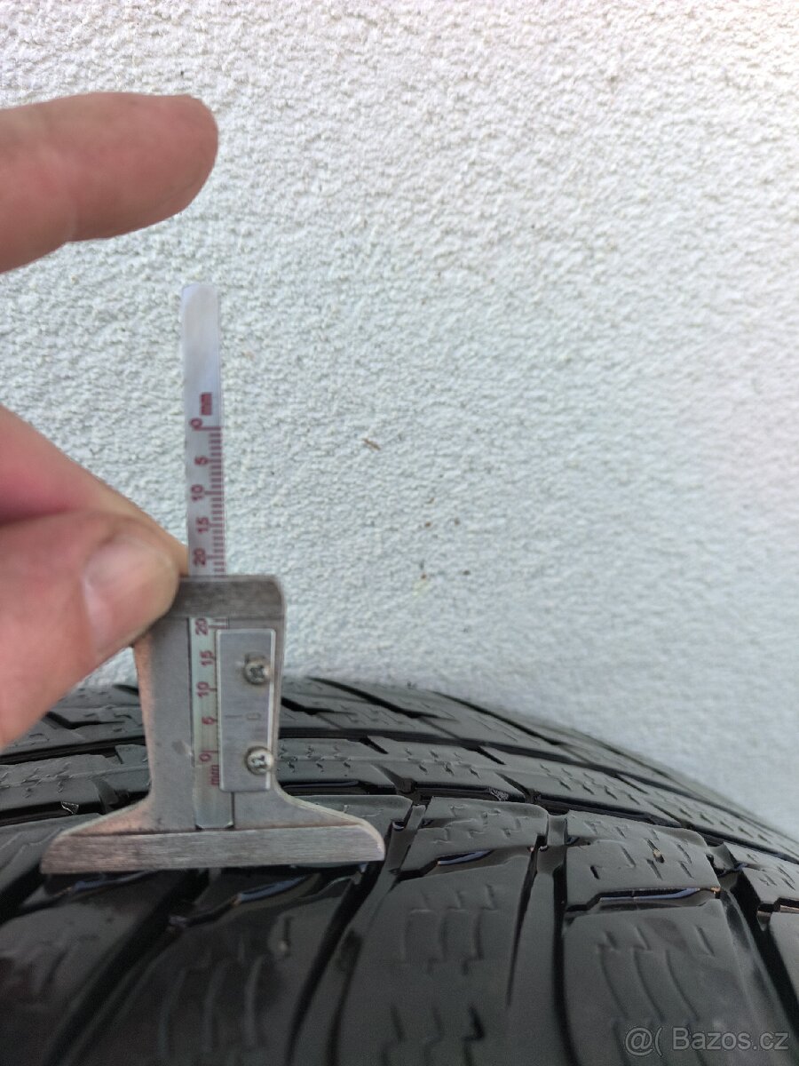 Pneu Mercedes Benz V 235/55R 17 - 10