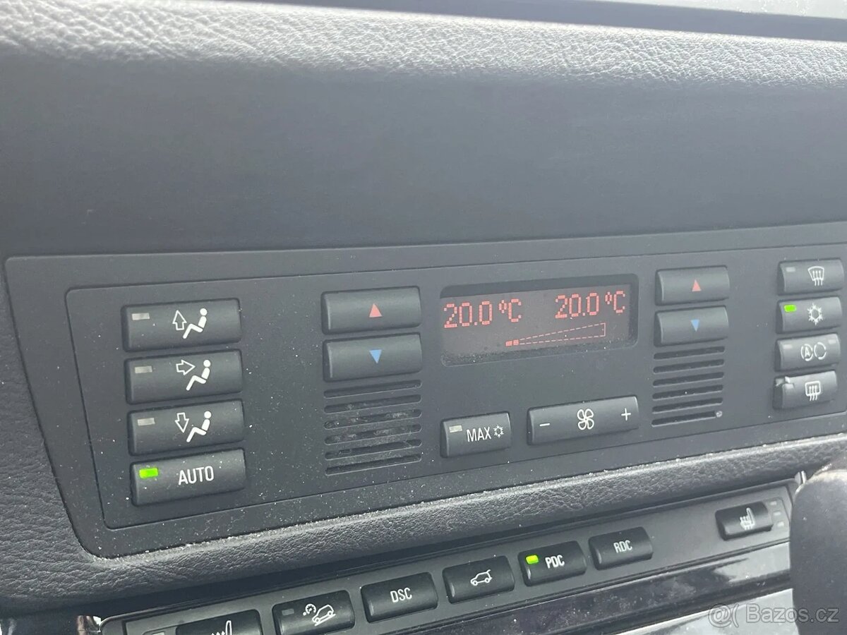 X5 is 4.6 V8 Estoril Blau - 10