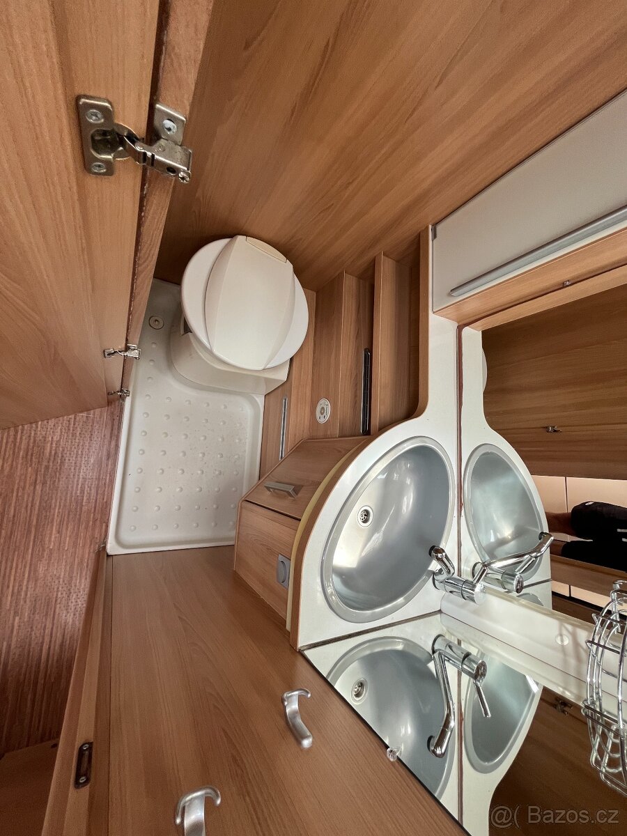 Karavan TEC Travel King 490, předstan, královská postel - 10