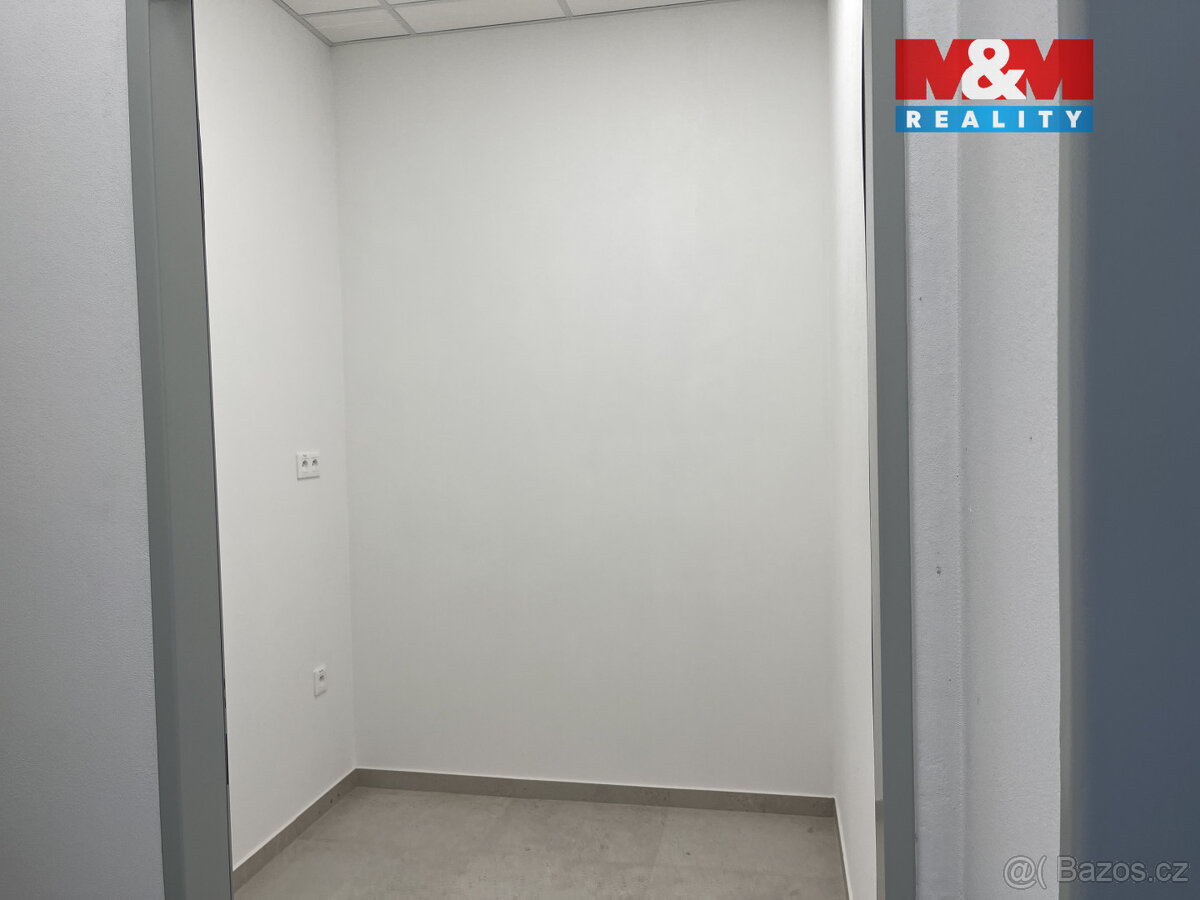 Pronájem kancelářského prostoru,61m², Třinec, ul.nám.Svobody - 10