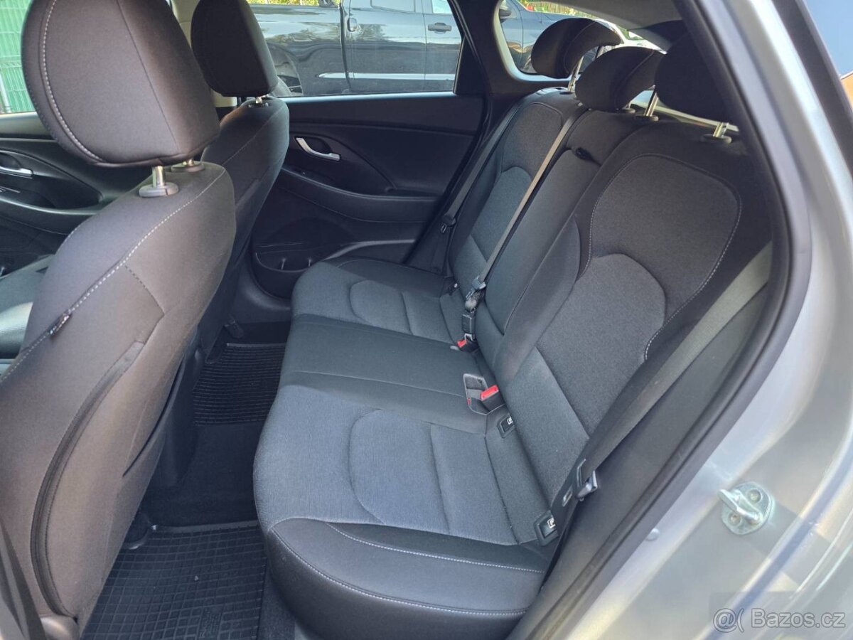 Hyundai i30 CW 1.6 CRDi Family DTC - 10