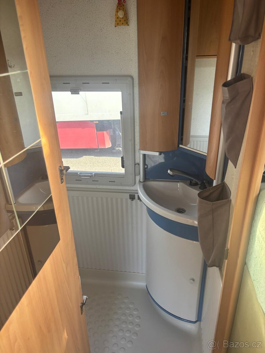 OBYTNÉ AUTO BURSTNER - ZIMNÍ VERZE AUTA , KRÁSNÝ STAV - 10