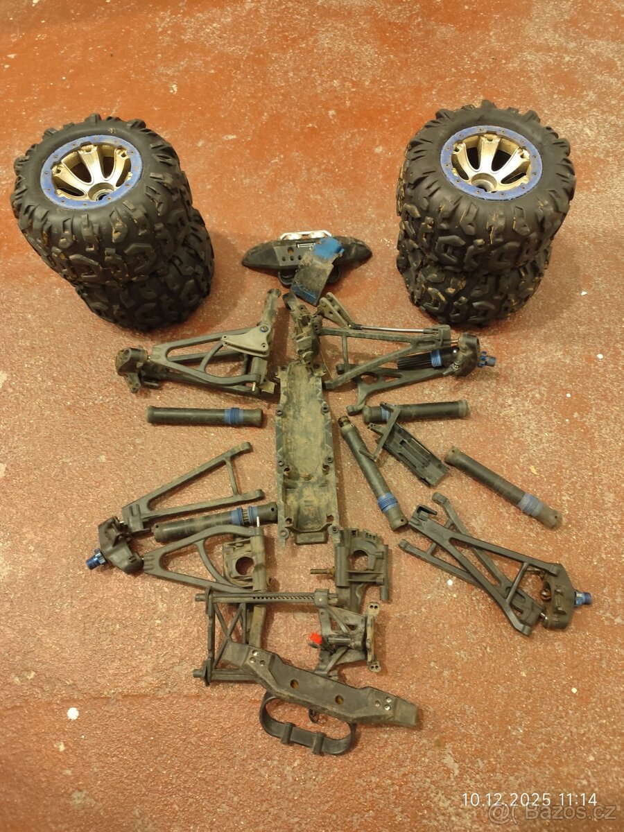 Prodám RC model Traxxas Summit 1:8 - 10