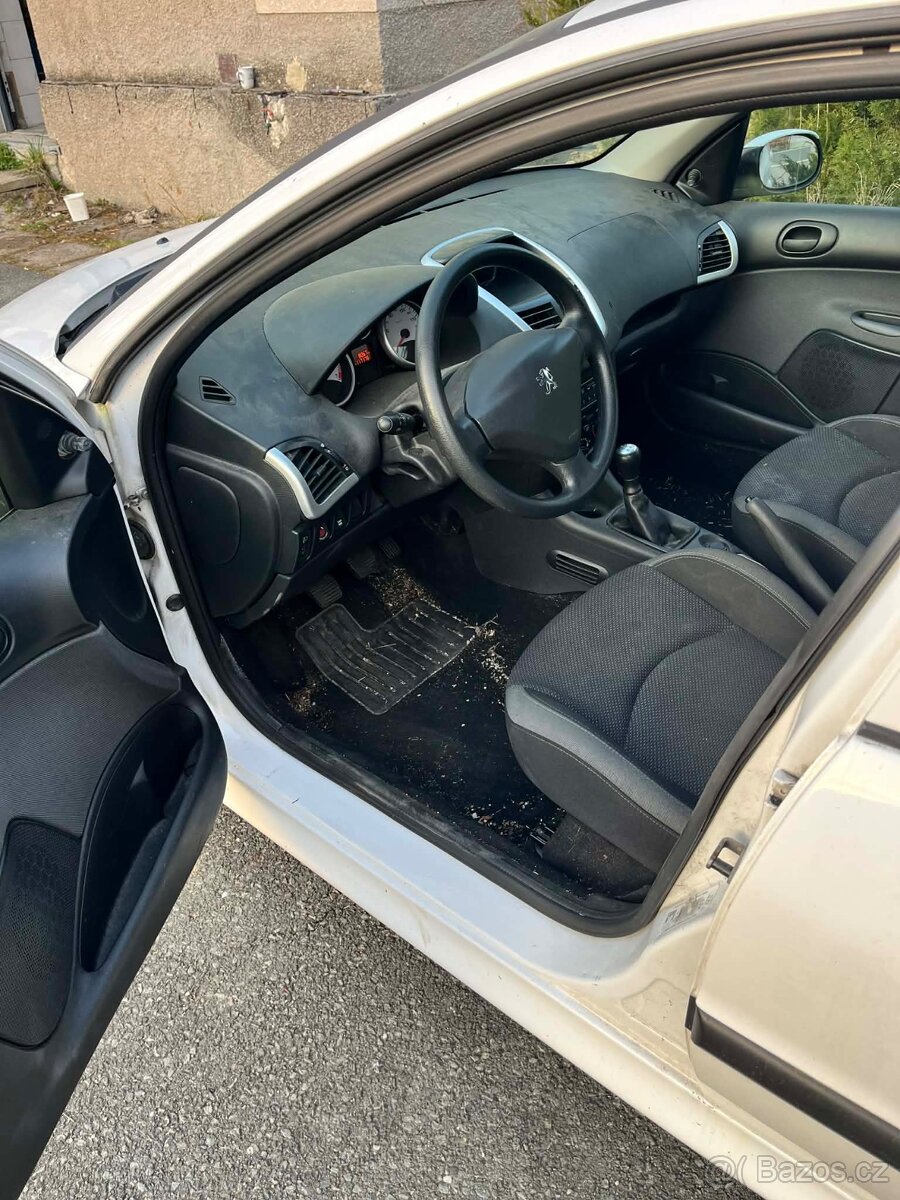 Peugeot 206+ - 10