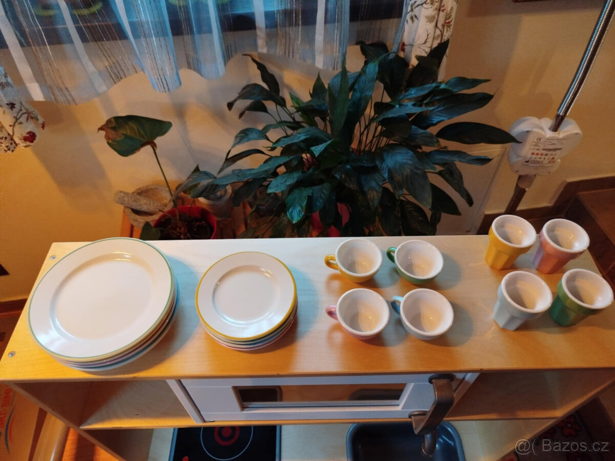 Kuchyňka s bohatým příslušenstvím - 10