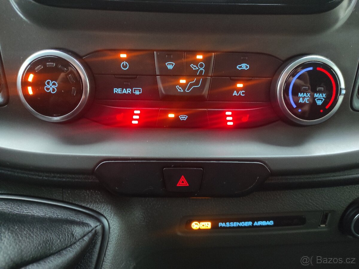 Ford Transit Custom, 2,0EcoBlue L2, 6 míst, Tažné - 10