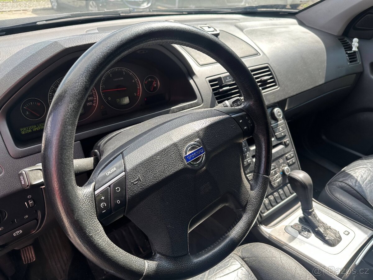 VOLVO XC90 2.4 D5 Momentum 7míst tažné zařízení - 10