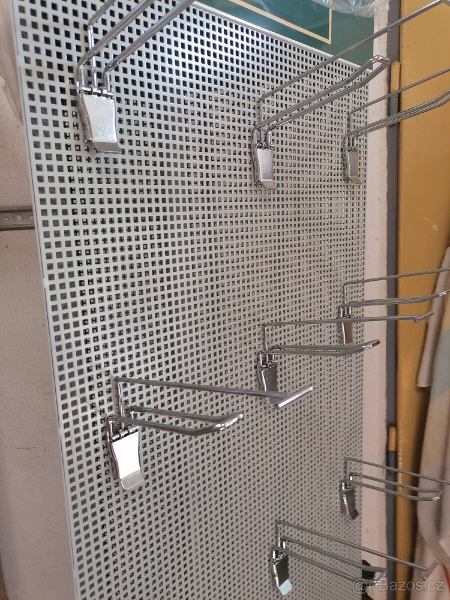 Nové otočné prodejní stojany, regály - 10