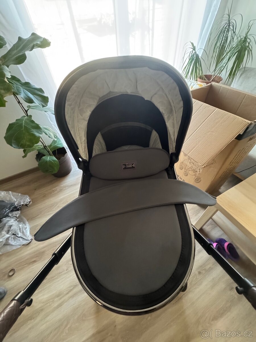 Kočárek Moon Resea S - 10